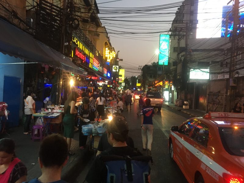 タイの夕方の街