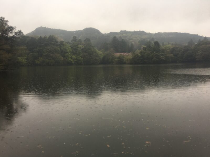 亀山湖の風景　雨天