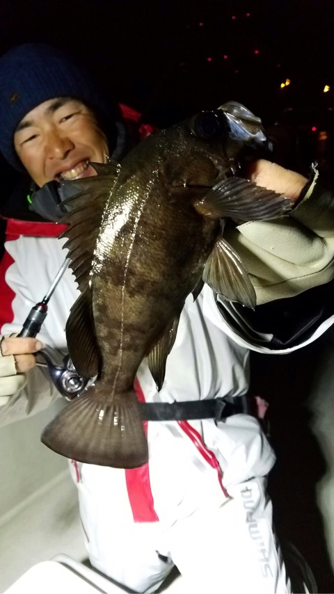 須江が釣ったメバル物持ち写真