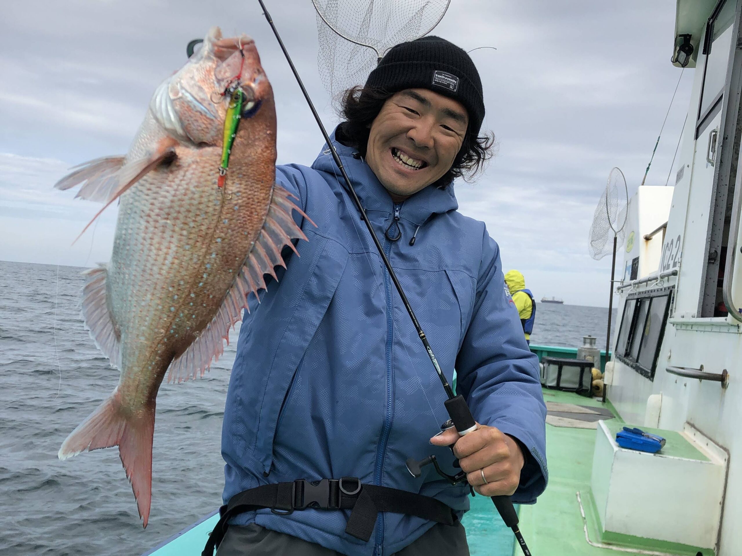 植田丸さんでslj 本命マダイ含め6魚種キャッチでチョー楽しい 須江のブログ